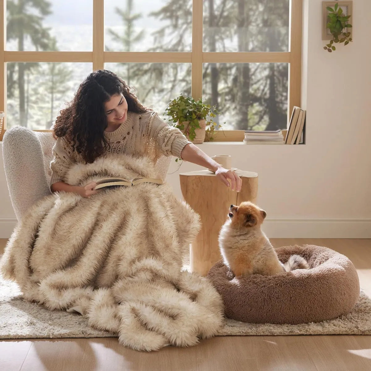 Volas Round Fluffy Plush Pet Bed